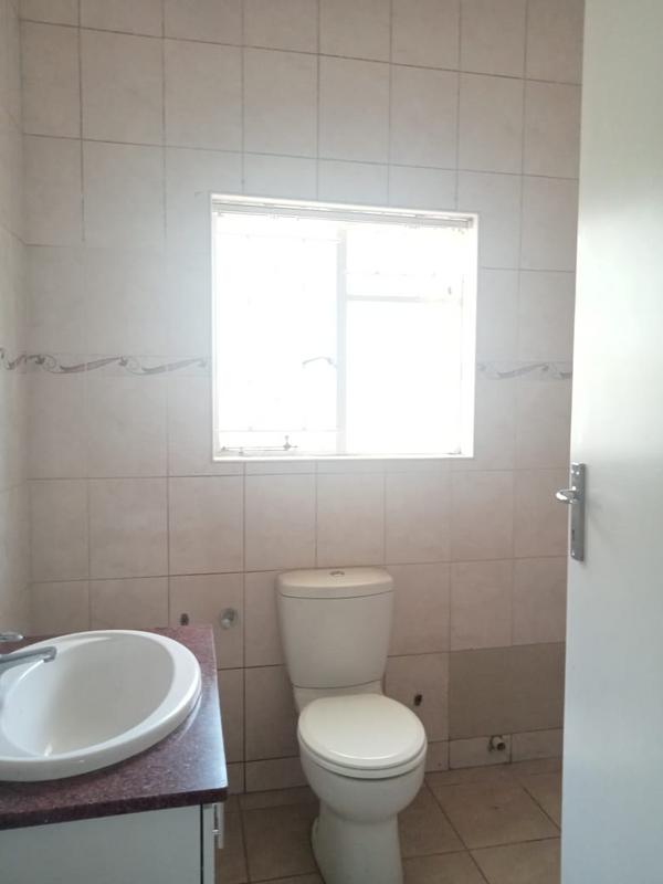 To Let 4 Bedroom Property for Rent in Goodwood Central Western Cape